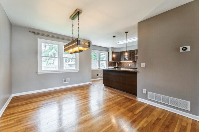 Building Photo - Bergenfield NJ Split Level Spacious Single Family home