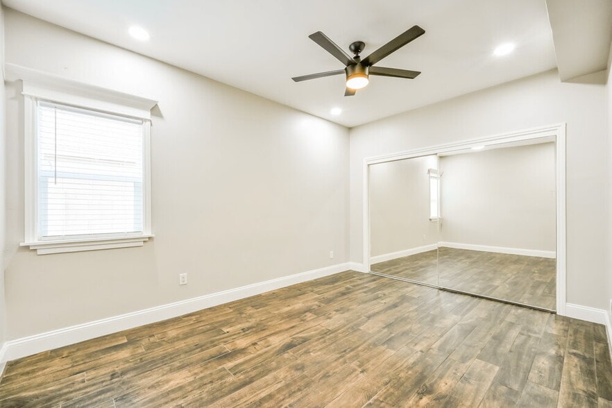 Building Photo - 1297 E Tradewind Dr