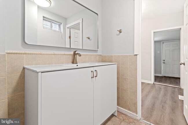 Building Photo - 435 N 42nd St