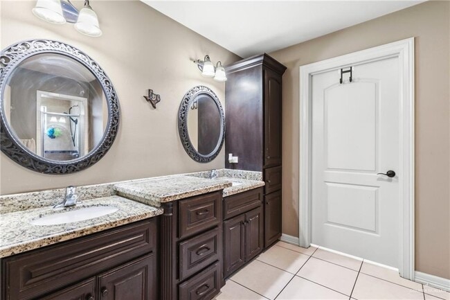 Building Photo - 19 Canela Ave