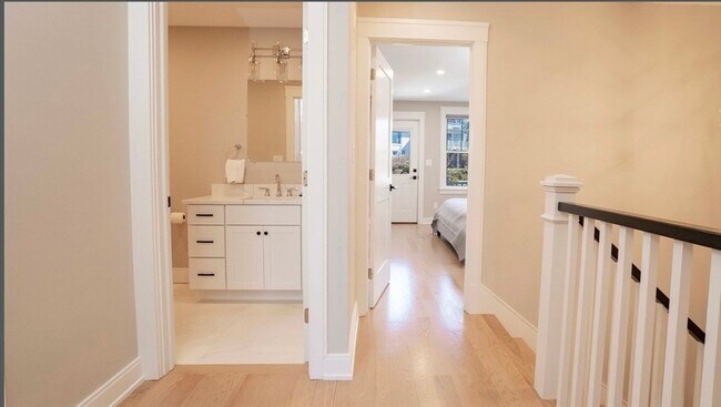 Building Photo - 279 Suffolk Ave