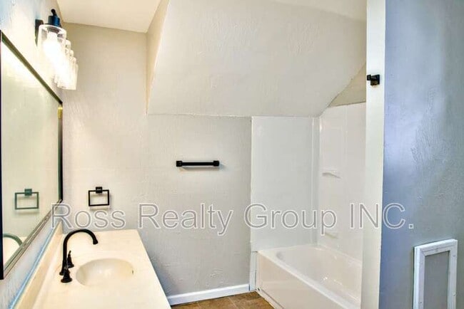 Building Photo - 518 Shasta Dr