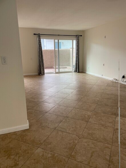 Building Photo - 1916 Warfield Ave