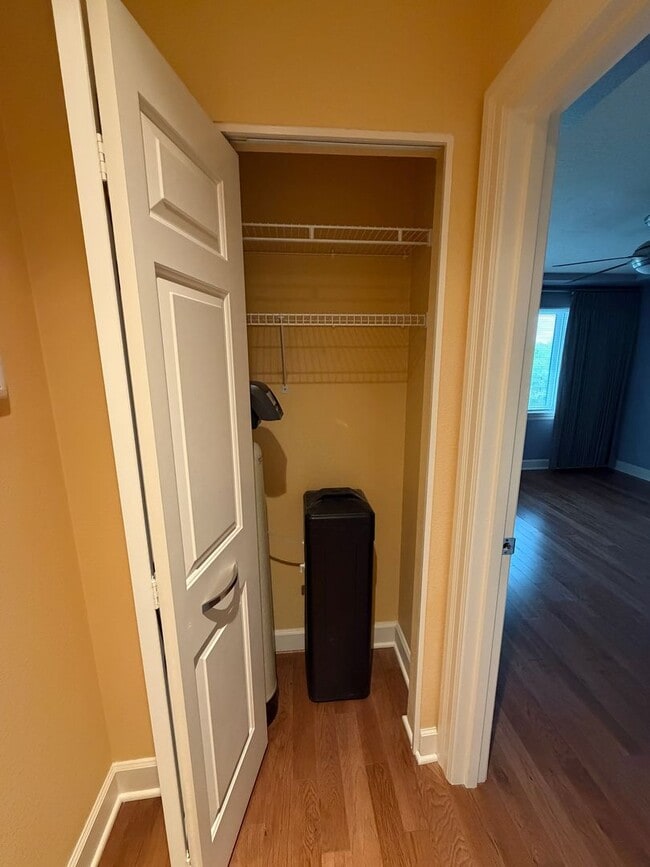 Building Photo - WONDERFUL COLUMBIA SHORES CONDO!