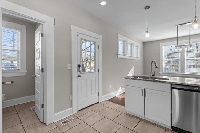 Building Photo - Updated 1920s Colonial in Northside – 3 Bed, 4 Bath – Available Now – $2,895/mo