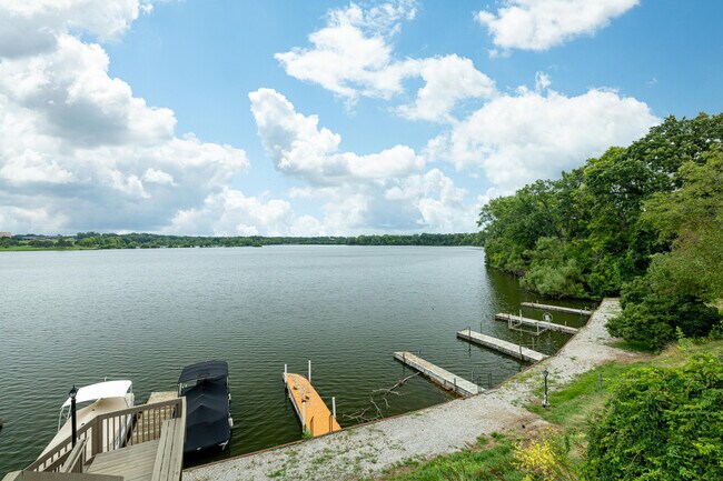 Building Photo - 893 Cliffs Dr