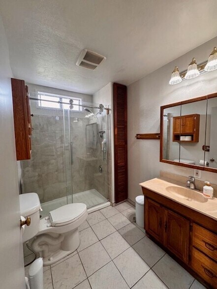 Building Photo - 120 Buena Vista Dr