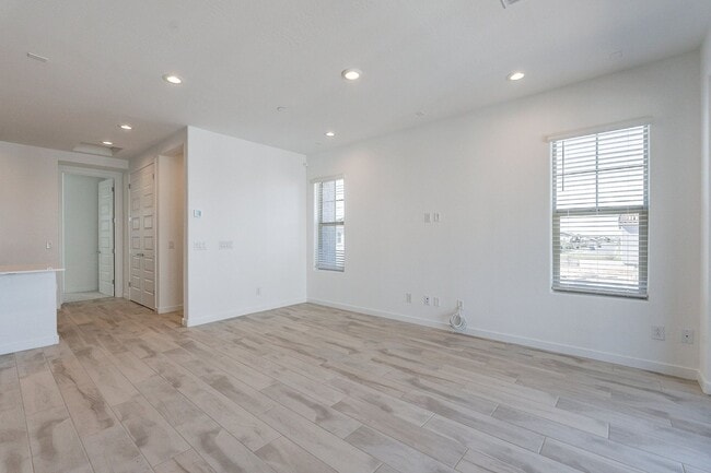 Building Photo - 2024 Luxury Townhome | 2-Car Garage, Quartz Kitchen & Resort Pool