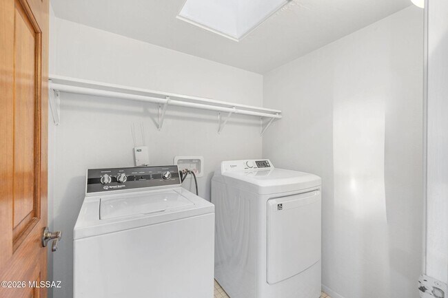 Building Photo - 3721 N Sierra Madre Dr