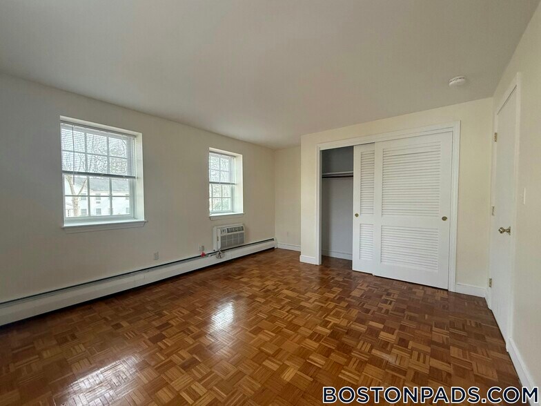 Building Photo - 36 Worthen Rd E