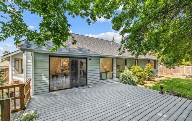 Building Photo - Lakeland Hills 3 bedroom 2 bathroom - Gara...