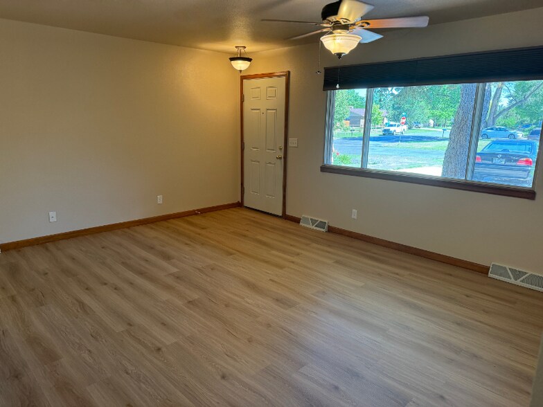Building Photo - 3843 Capitol Dr