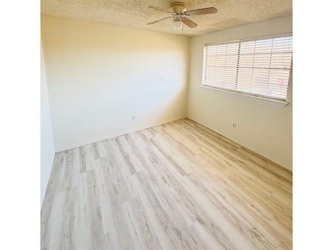 Building Photo - 1324 Bluffview Dr