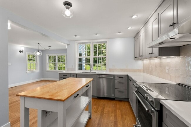 Building Photo - 157 Farm Rd