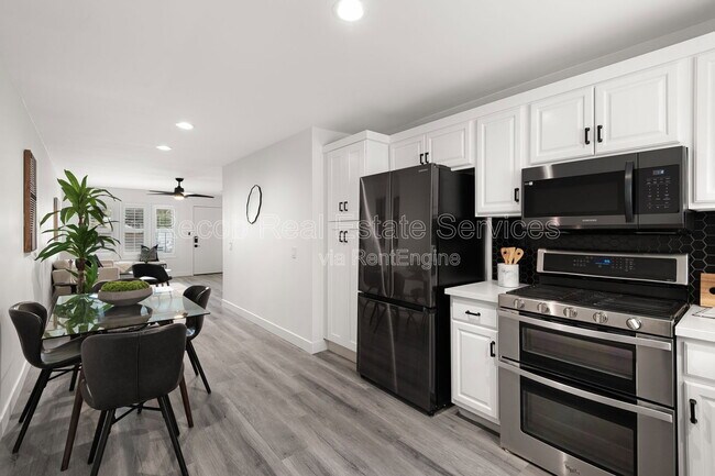 Building Photo - 1710 Hanford Dr