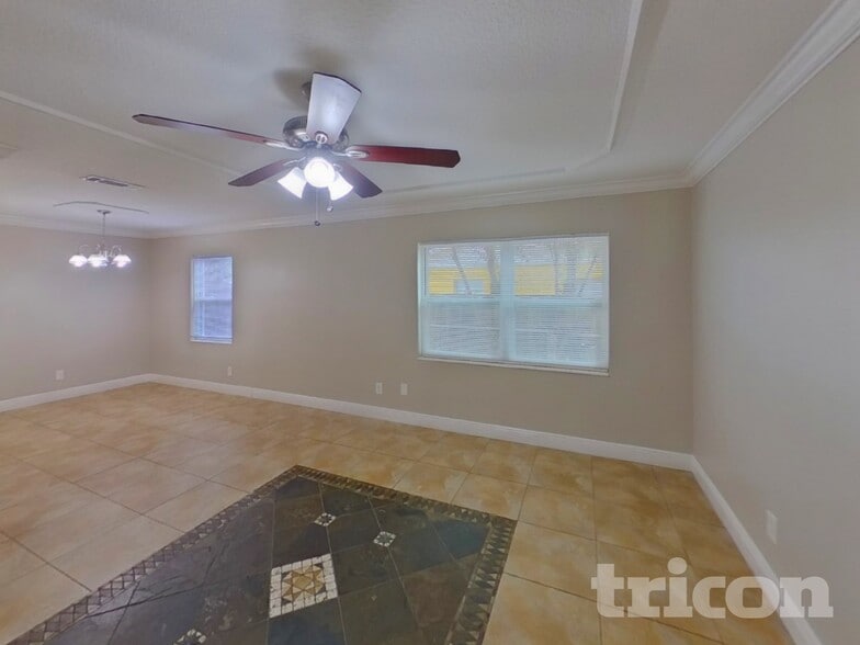 Building Photo - 563 Robin Hill Cir