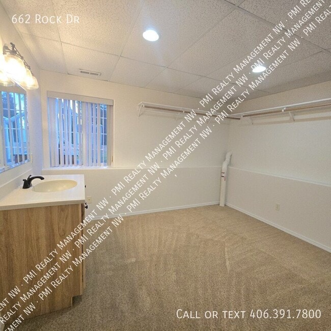 Building Photo - 662 Rock Dr