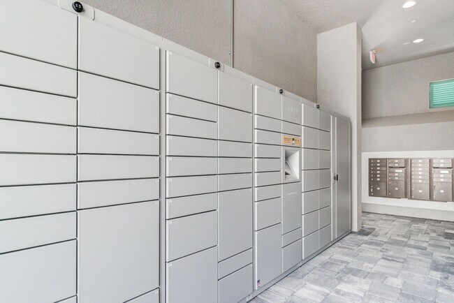 Building Photo - Vive Apartments - Studio 1 Bedroom - S1-E3...