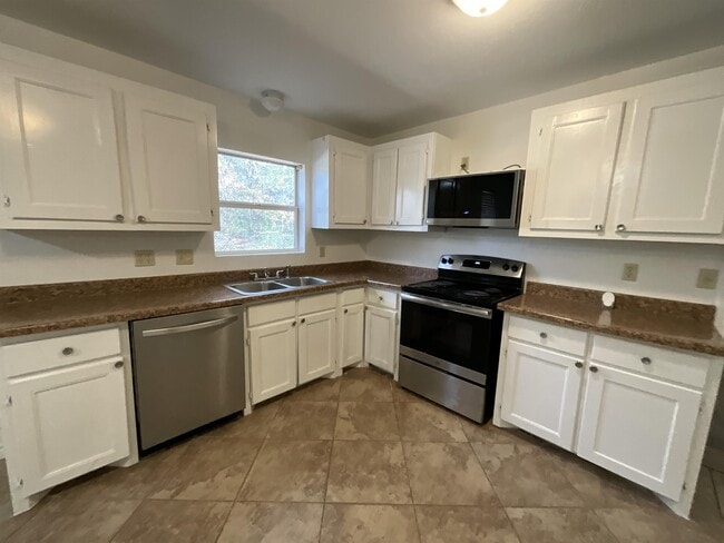 Building Photo - 2210 TX-31