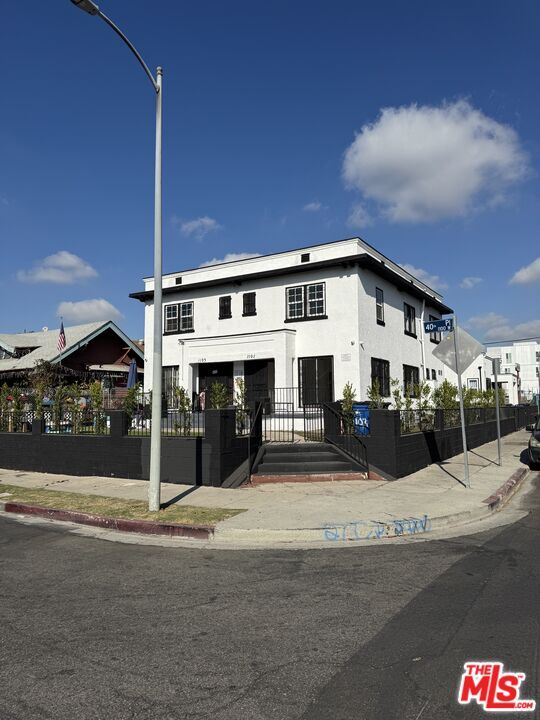 Building Photo - 1101 W 40th Pl