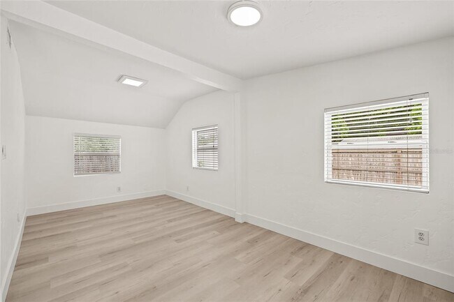 Building Photo - 2856 W Rainbow Cir