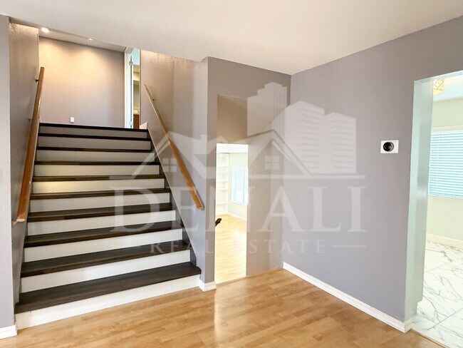Building Photo - 811 E Chilton Dr