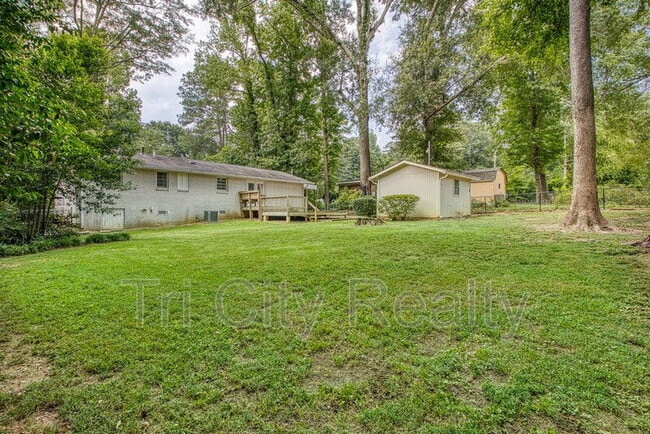 Building Photo - 212 Hilltop Dr