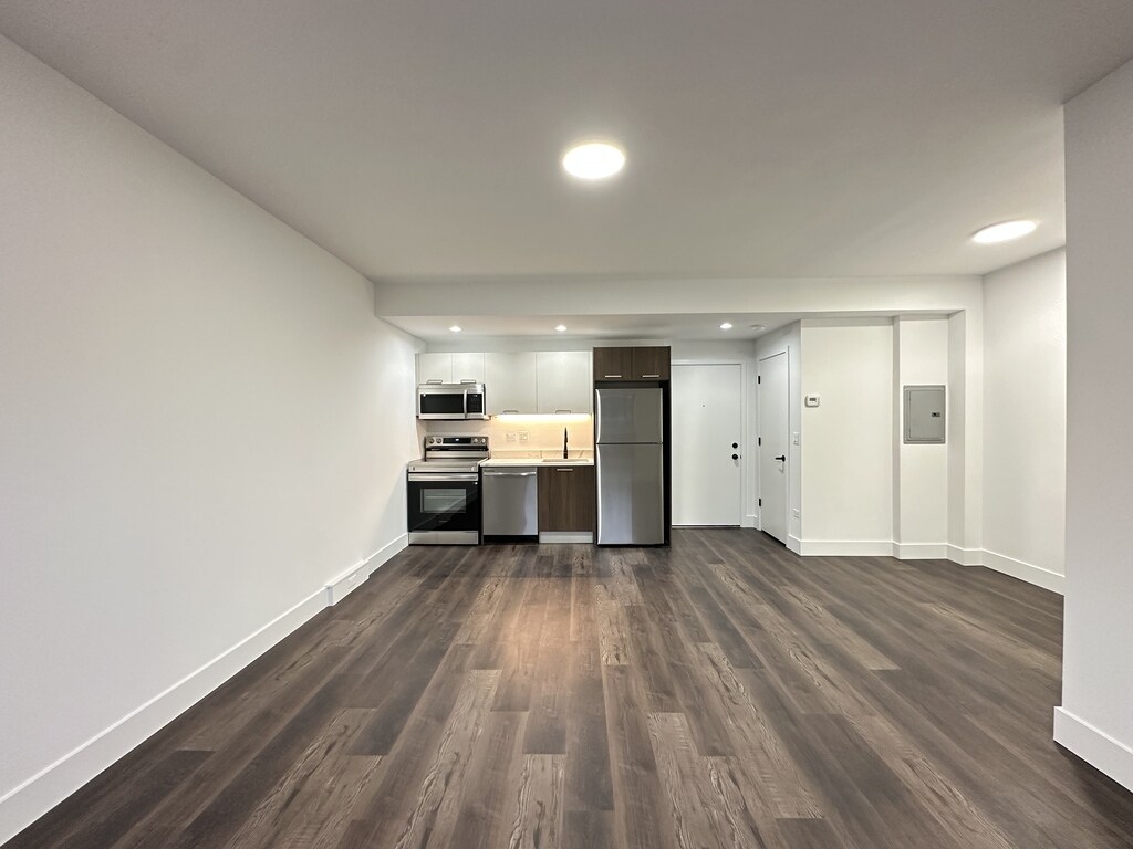 Building Photo - 1553 W Hollywood Ave