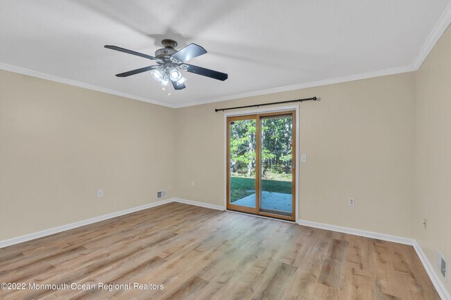 Building Photo - 134 Whispering Oaks Way