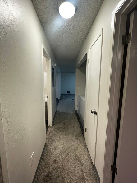 Building Photo - 511 W Brown Ave