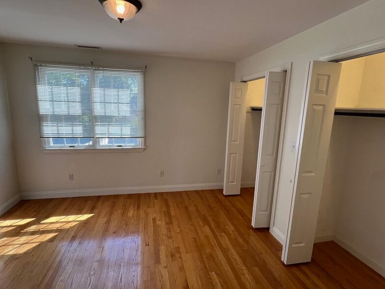 Building Photo - 86 Chapel St