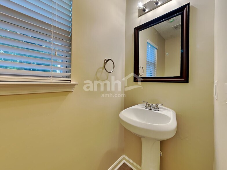 Building Photo - 224 Bainsbury Ln