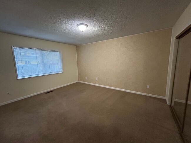 Building Photo - Spacious Home in Great Neighborhood off Tahoe Keys Blvd