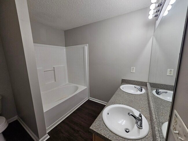 Building Photo - Renovated 3BR 2BA Home w/ 2-Car Garage • Open-View Kitchen • Garage • Garden Tub in Griffin