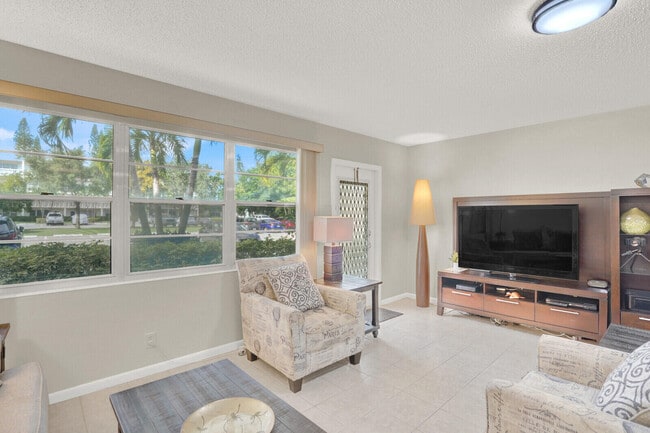 Building Photo - 1016 Cambridge A