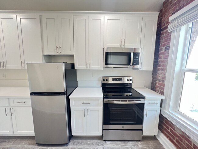 Interior Photo - Flint 301 S Kenmore LLC