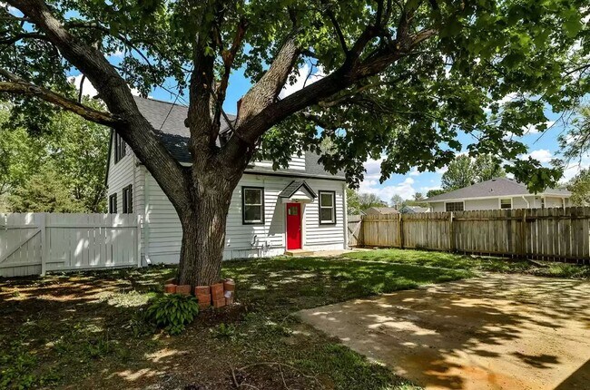 Back yard with privacy fence - 743 Marie Ave