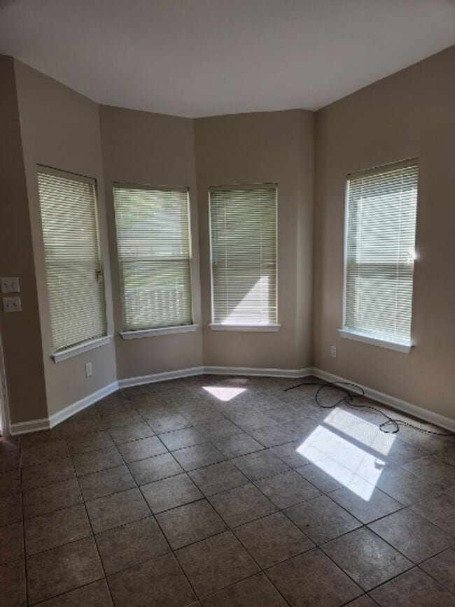 Building Photo - House for Rent