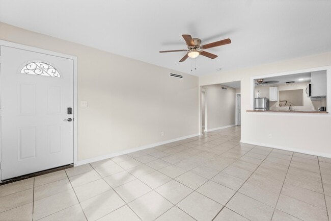 Building Photo - 1400 Binney Dr