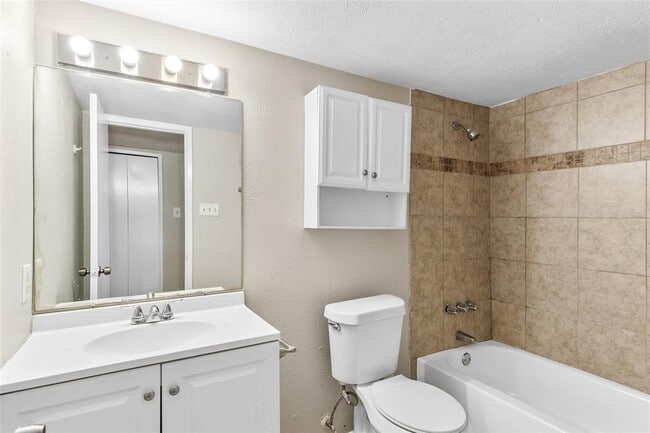 Building Photo - 17622 Autumn Hills Dr