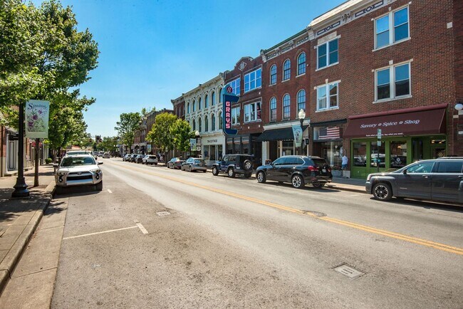 Building Photo - Charming 4BE/3BA Home in Historic Downtown Franklin!