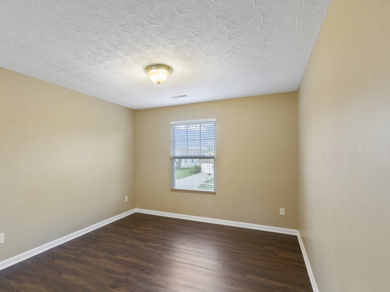 Building Photo - 5877 Hayden Dr