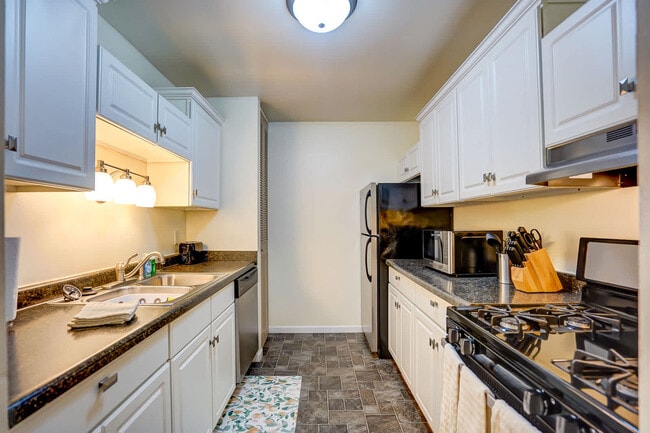 Building Photo - 3367 S 100th St