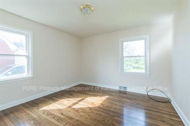 Building Photo - 574 Bob-O-Link Drive