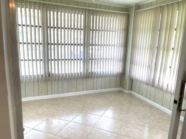 Building Photo - 1202 S Drive Cir