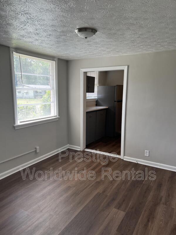 Building Photo - 483 Harold St