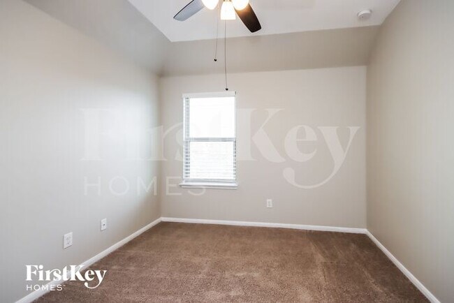 Building Photo - 1518 Brook Hollow Dr