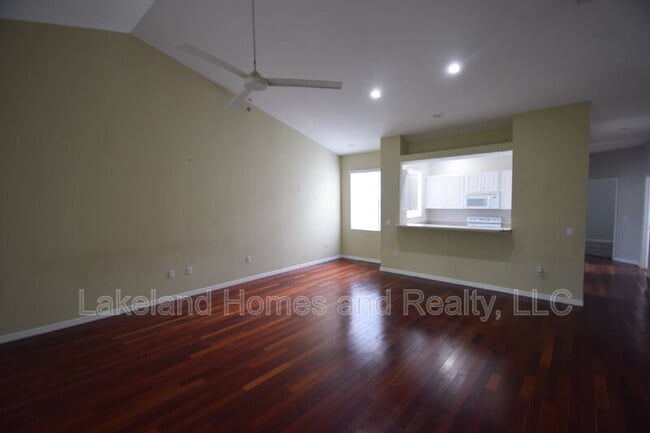 Building Photo - 534 Grasslands Village Cir