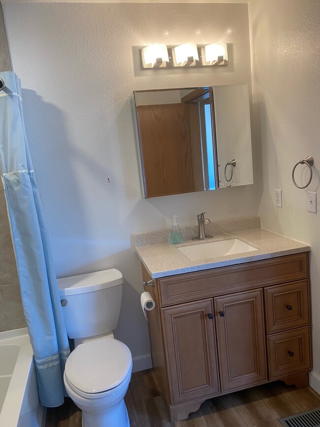 Building Photo - 7811 Mayfair Dr