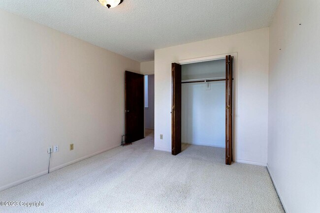 Building Photo - 909 Indian Hills Dr